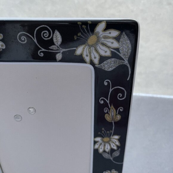 Vera Bradley Picture Frame Ceamic Bird of Paradise Black White Floral 4 x 6 - Picture 3 of 12